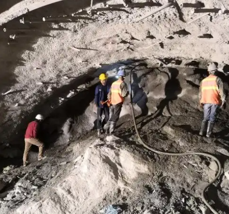 库车拱顶带模注浆料的施工流程及注意事项